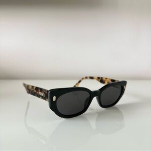 Fendi FE40018I 01A women sunglasses Authentic